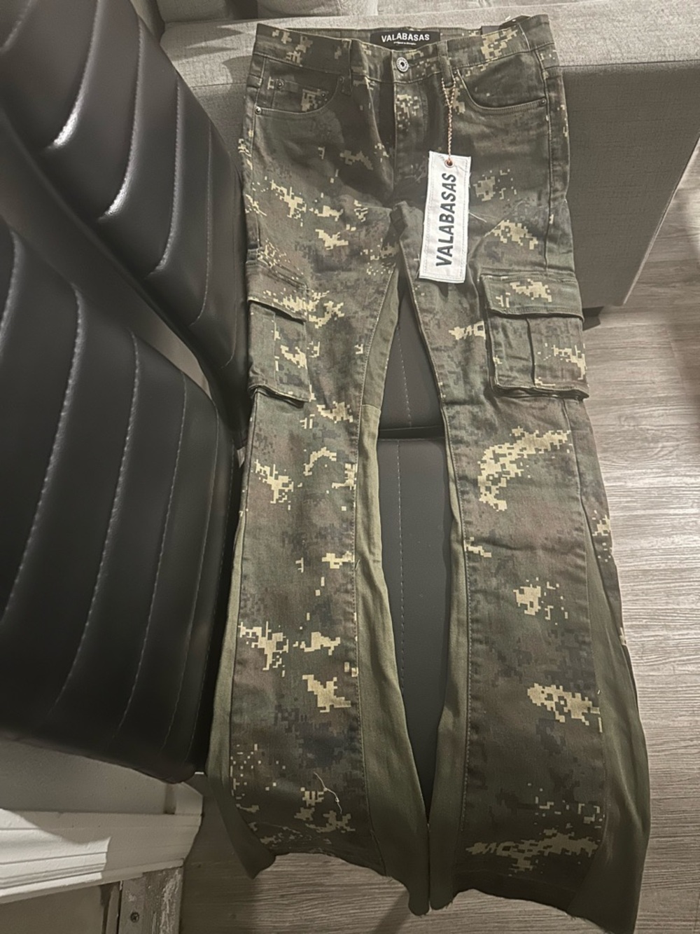 VALABASAS Men's Green Camo Cargo Pants